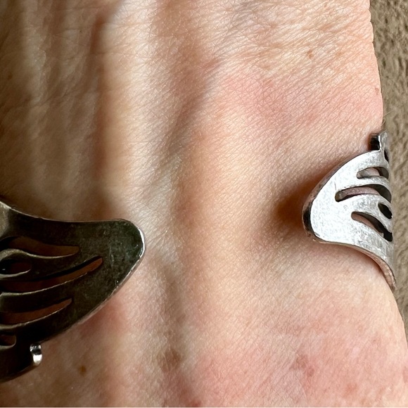 Silver Tone Hard Metal leaf leaves cutout pattern bangle cuff wide bracelet - Picture 6 of 6